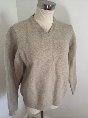 Club Room women’s V-Neck 100% Wool Sweater in Light Taupe